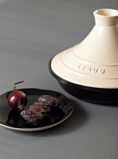 Cast iron Tajine, with ceramic lid, 28 cm - Staub 