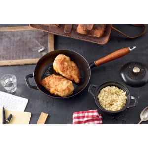 Cast iron frying pan with wooden handle, 24 cm - Staub 