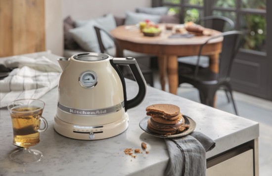 Bollitore elettrico, Artisan 1,5L, colore "Almond Cream" - marchio KitchenAid
