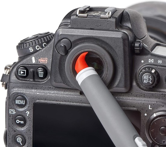 Double-ended brush for cleaning electronic components - OXO