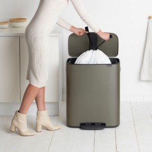 Pattumiera "Bo" con pedale, 60 L, acciaio inox, <<Platinum>> - Brabantia