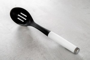 Nylon slotted spoon, 34 cm, Classic - KitchenAid brand