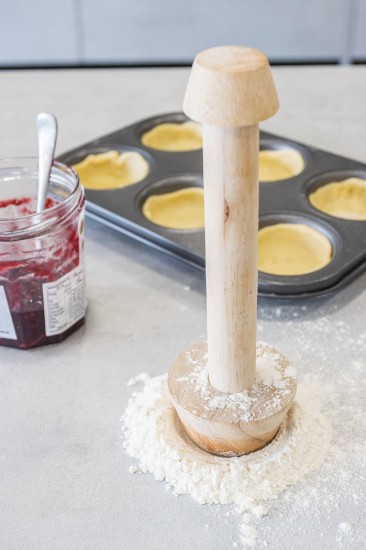 Press for dough - by Kitchen Craft