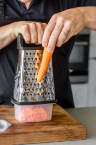 Grattugia multiuso, con contenitore, in acciaio inox - Kitchen Craft