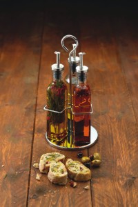 Set 4 pezzi, contiene 3 bottiglie per olio e aceto e supporto cromato – prodotto da Kitchen Craft