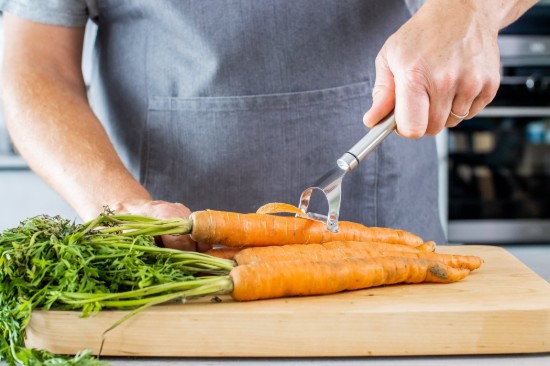 Utensilio de acero inoxidable para pelar frutas/verduras, 18 cm - de Kitchen Craft