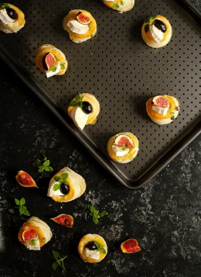 Tray for the oven, 39 x 27 cm - by Kitchen Craft