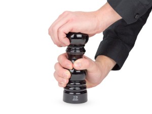 Macina sale, 18 cm, "Paris Classic", Black Lacquered - Peugeot