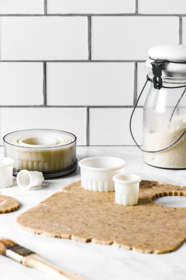 9-piece round fluted pastries cutter mould set, polyamide - de Buyer