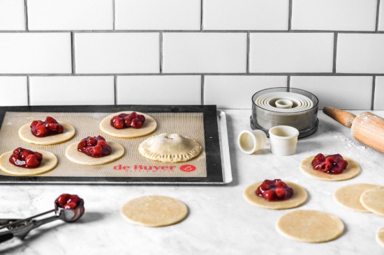 9-piece round fluted pastries cutter mould set, polyamide - de Buyer