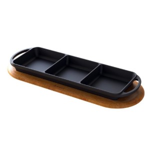 Rechthoekig gecompartimenteerd dienblad, gietijzer, 33 × 12 cm, met houten drager – LAVA