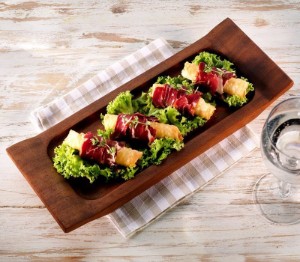 Wooden serving platter, 18 x 40 cm - LAVA brand