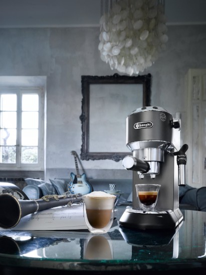 Handmatige espressomachine, 1300W, "Dedica", zwart - De'Longhi