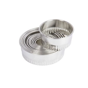 Set of 11 round moulds, for cutting pastries, metal, 10 cm – Kitchen Craft