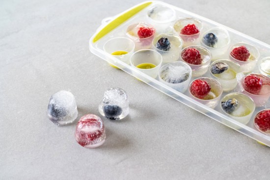 Tray for preparing ice cubes, 28 x 12 cm, silicone, green - Kitchen Craft