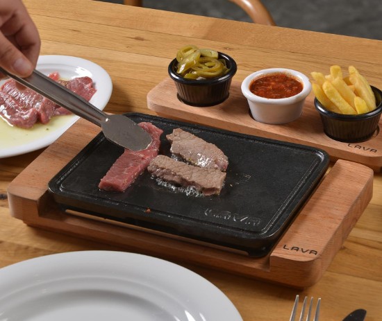 Piastra in ghisa, 22x16 cm, con supporto in legno e base in acciaio inox - marca LAVA