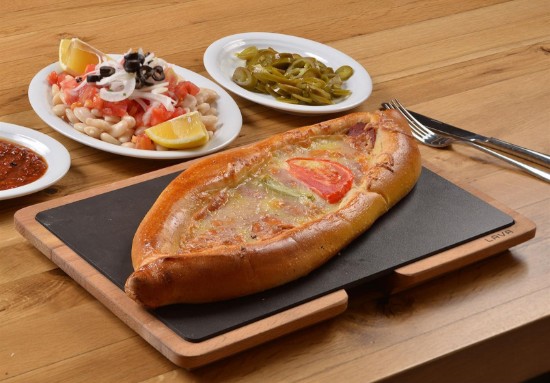 Μαντεμένια πιατέλα με ξύλινη βάση, 20 x 30 cm - μάρκας LAVA
