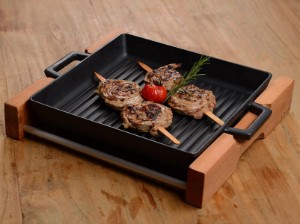 Grillplaat, 26 x 26 cm, met houten standaard - LAVA brand