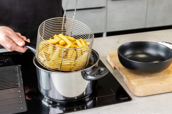 Saucepan-fryer with lid and basket for frying, 20 cm, stainless steel - by Kitchen Craft