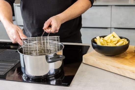 Saucepan-fryer with lid and basket for frying, 20 cm, stainless steel - by Kitchen Craft