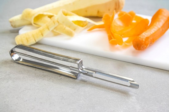 Utensil for peeling fruits/vegetables with swiveled blade - by Kitchen Craft