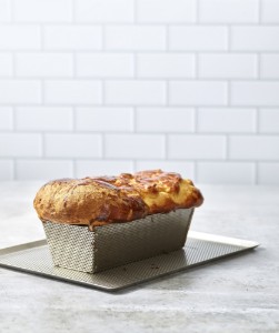 Perforated baking pan, aluminum, 40 x 30 cm - de Buyer brand