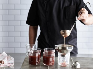 Imbuto per marmellata, 13,5 cm, acciaio inossidabile - marchio "de Buyer".