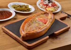 Cast iron serving platter with wooden support 17 x 37 cm - LAVA brand