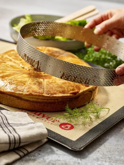 Perforated tart ring, stainless steel, 24.5 cm - de Buyer 