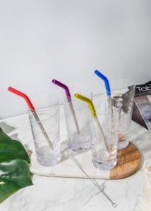 Set di 4 cannucce in acciaio inox, 23 cm e spazzola per la pulizia - prodotto da Kitchen Craft