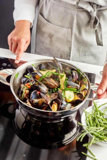 Cooking pot for cooking clams, 22 cm/2,3 l, "Specialties" range - Demeyere